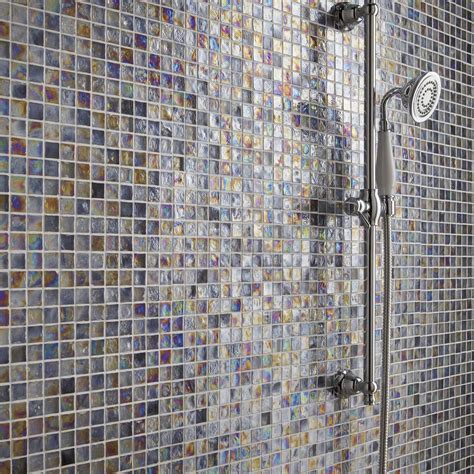 Habillez votre salle de bain avec du carrelage mural pour bénéficier du plus bel effet. Mosaïque Ice flou, nacre, 2x2 cm | Leroy Merlin | Carrelage mosaique, Mosaique et Carrelage inox