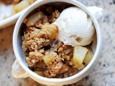 It works great, so i've stuck with it. Pear Crisp with Vanilla Ice Cream | The Pioneer Woman