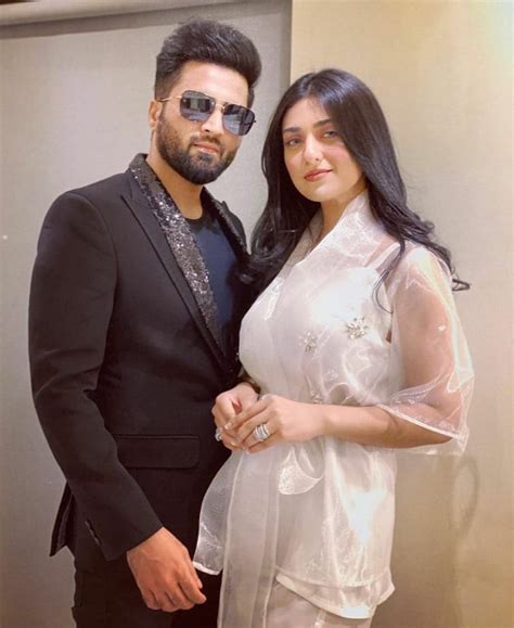 Sarah khan and falak shabir are spending every day after marriage with great beauty. Sarah Khan Watching Sabaat With Husband Falak Shabir ...