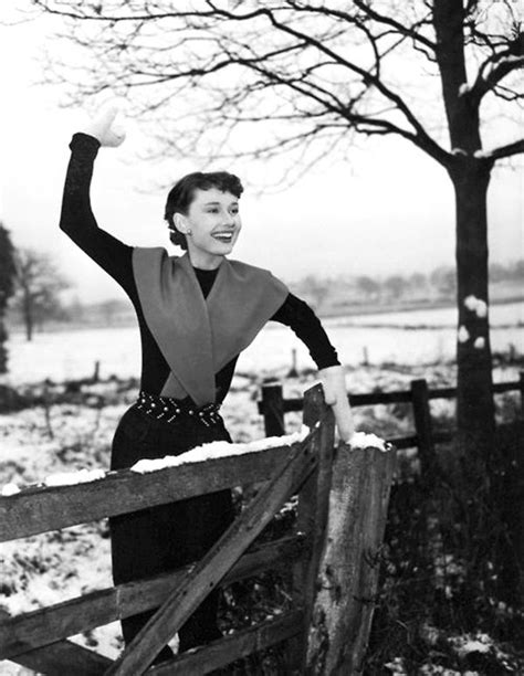 Impressioni Fotografiche Audrey Hepburn In The Snow C 1951 Audrey