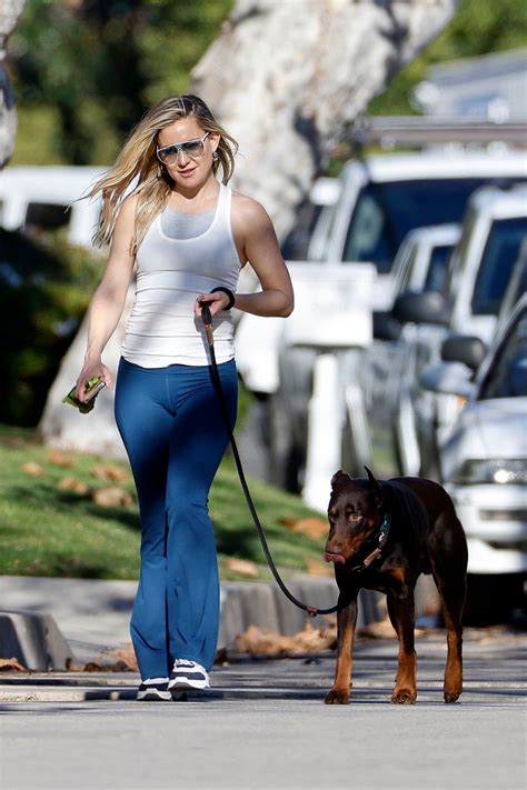 Kate hudson plastic surgery 2021. Kate Hudson - Walking Her Dog in Pacific Palisades 01/14 ...