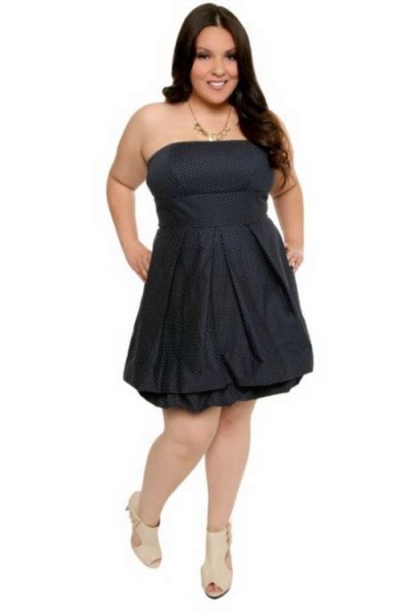 Des robes grandes tailles spécialement taillées pour les femmes rondes sur pampleon. Robe de cocktail pour femme ronde
