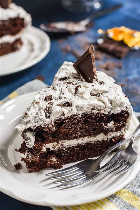 This Chocolate Candy Bar Cake Is The Perfect Way To Use Up Leftover