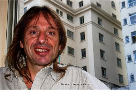 Alain robert (born as robert alain philippe on 7 august 1962), from digoin, france, is famed for his solo ascents of sky scrapers around the world. Alain Robert French Spiderman Climbs Hong kong Bank