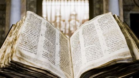 Vendieron La Biblia Hebrea Más Antigua Del Mundo En Más De Us38