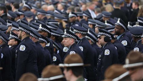 Mourners gather for funeral of slain Chicago Officer Andrés Mauricio