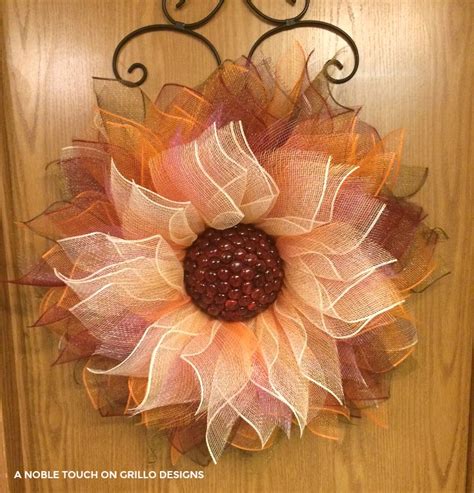 How To Make A Deco Mesh Wreath Deco Mesh Wreaths Tutorials Mesh