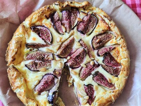 Fig Pie With Sharp Cheddar