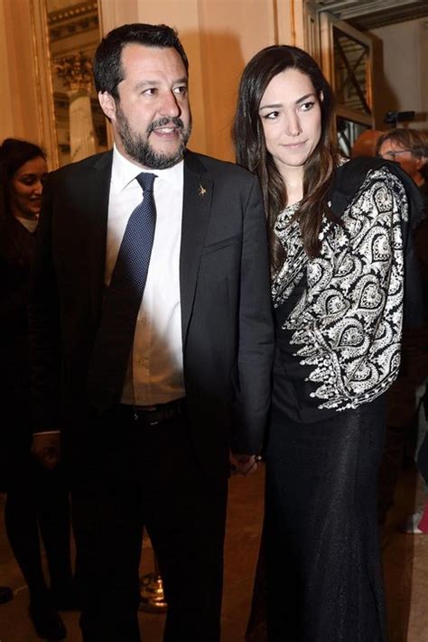 Bari, fidanzata sequestrata e abusata: Matteo Salvini con la fidanzata Francesca al concerto ...