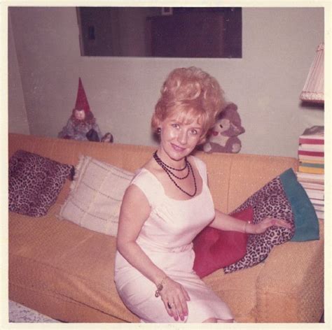 30 cool photos of blonde bouffant hair ladies in the 1960s us
