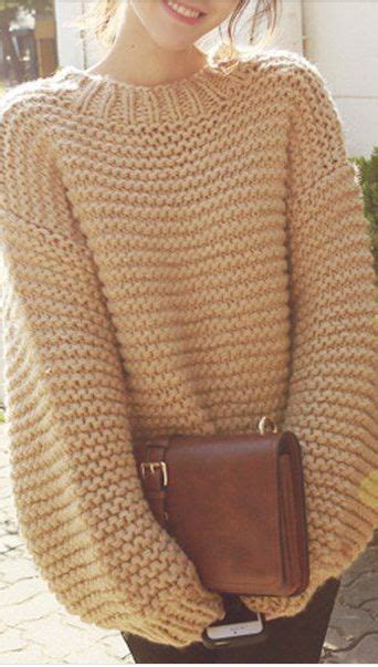 Learn how to make a chunky knit blanket using chunky yarn. Women's sweater Fall Winter 2016-2017 | Nail Art Styling