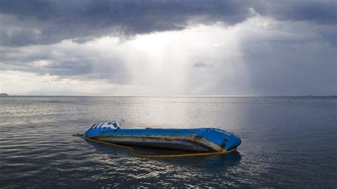 Penampakan Kapal Kargo Yang Jadi Korban Tabrakan Di Teluk Manila