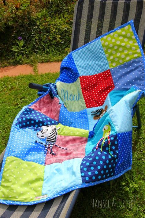 Weil sie die schläge der holzaxt hörten, so glaubten sie hänsel und gretel erschraken so gewaltig, dass sie alles fallen ließen, was sie in ihren händen hielten. Hänsel & Gretel | Kuscheldecke kinder, Babydecke, Hänsel und gretel