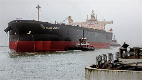 The Oil Industrys Glut Has A Bright Spot Tanker Storage The New