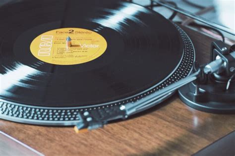 5 Reasons Why Vinyl Records Are Making A Comeback