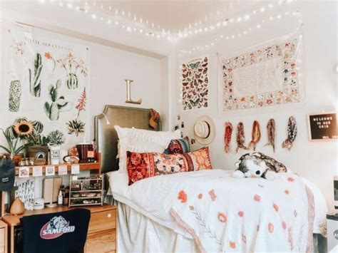 Amazing Dorm Room Wall Decor Ideas To Make Your Roommates Jealous Boho Dorm Room Dorm Room
