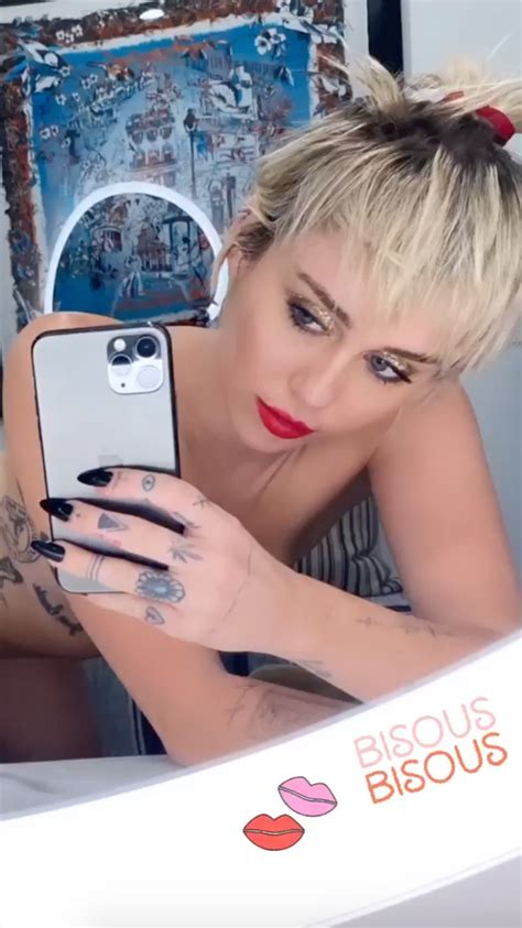 Miley Cyrus Looks Gorgeous In Nude Selfies See Photos
