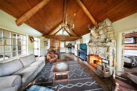 Airbnb review #763066526 #109149 by review from airbnb guest #109149 05/27/2021 Big Cedar Lodge - Adventurer's paradise at Table Rock Lake ...
