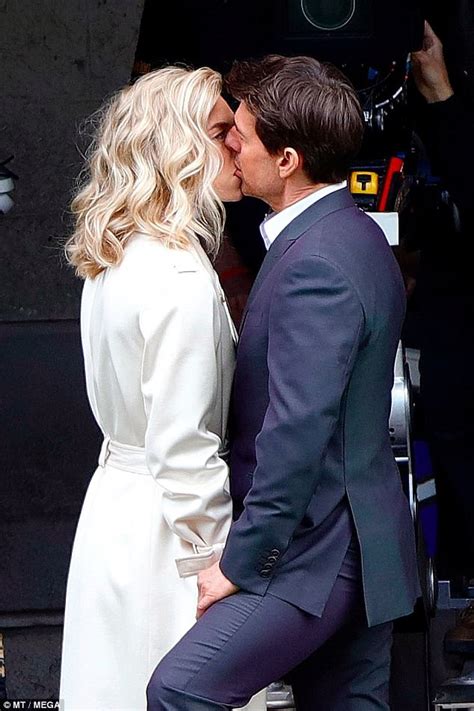 Vanessa Kirby Addresses Tom Cruise Dating Rumors And That Kiss On The Set Of Mission