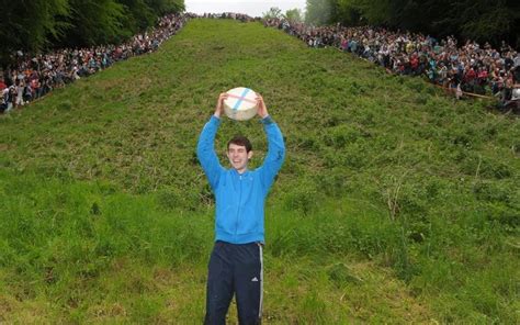 In Pictures Thousands Gather To Watch Coopers Hill Cheese Rolling