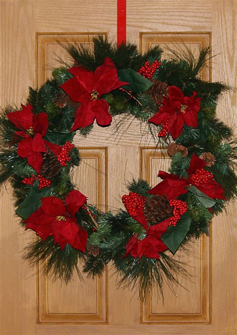 This christmas wreath goes big on the details. Five ways to decorate your home with Christmas wreaths ...