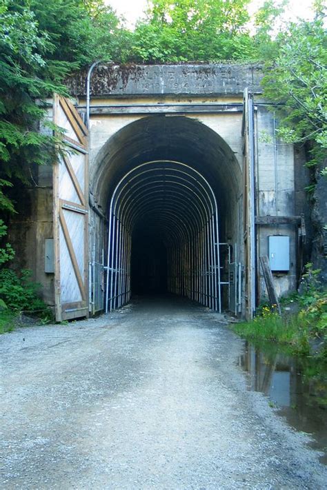 Snoqualmie Tunnel - Wikipedia