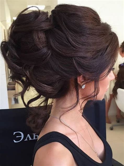 Here is another gorgeous updo which just radiates a sense of elegance. 17 Of The Loveliest Updos For Long Hair To Do On Weddings ...