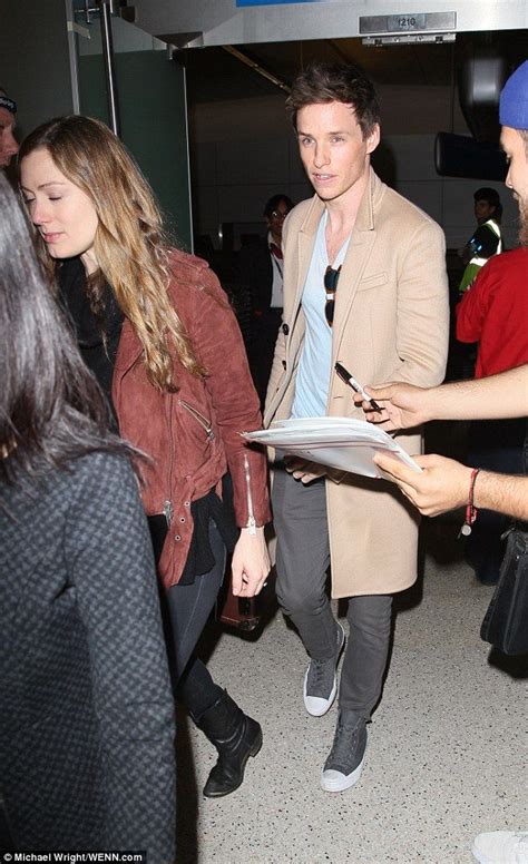 Eddie Redmayne Arrives In La With Wife Hannah Bagshawe Before Oscars Hannah Bagshawe Eddie