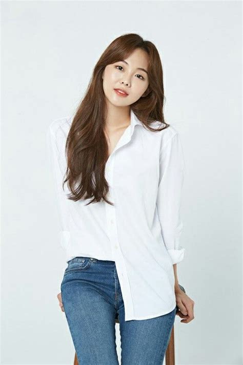 Since debut, she has appeared. 여자 연예인 청치마 청바지에 있는 Sooyaaayg__님의 핀 | 아름다운 ...