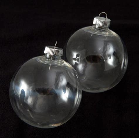 Santa season is right around the corner, which means it's time to start picking out a christmas tree. Clear Plastic Ornament Balls - 10 Cute Ways to Use Them ...