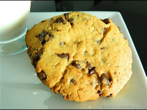 Cookies au beurre de cacahuètes et pépites de chocolat Recette par Happy papilles