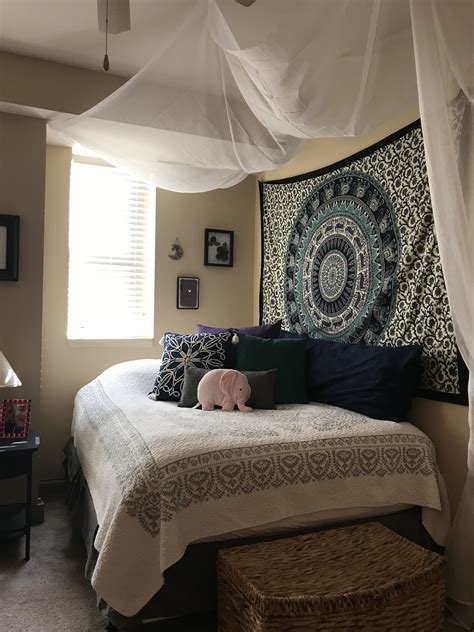 Most (but not all) colleges will give you a twin xl mattress, which is from the coziest twin xl sheets to the most attractive comforters, these bedding sets have you. Cute canopy and bed set up in college apartment | Bed ...
