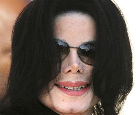 Autópsia Revela Tatuagens De Michael Jackson Na Testa E Na Boca Quem