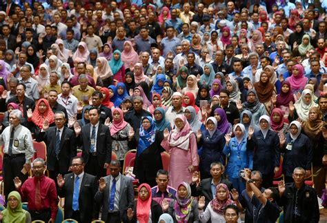 • enter the total salary (basic • the service provides an estimated calculation according to the user inputs, considering that the final calculation is done by grsia in accordance. 33,000 Malaysians are forced to take unpaid leave, and a ...