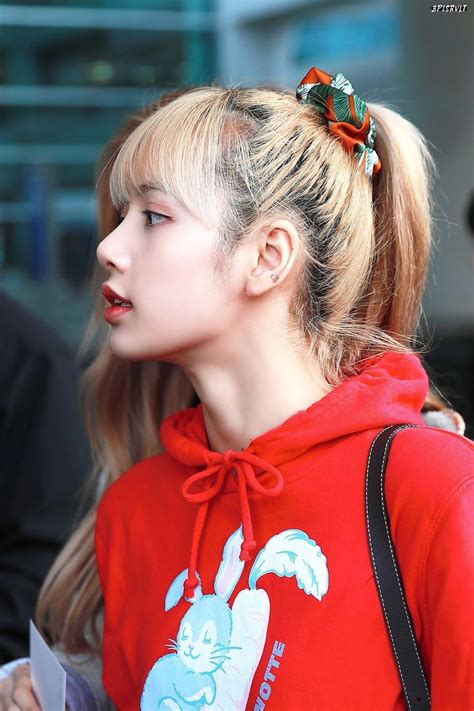 These 30 Photos Of Blackpink Lisas Gorgeous Side Profile