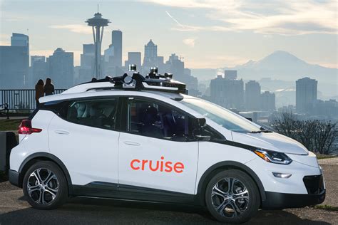 Cruise LLC Seeks Commercial Permit For Robotaxi Autonomous Vehicles width=