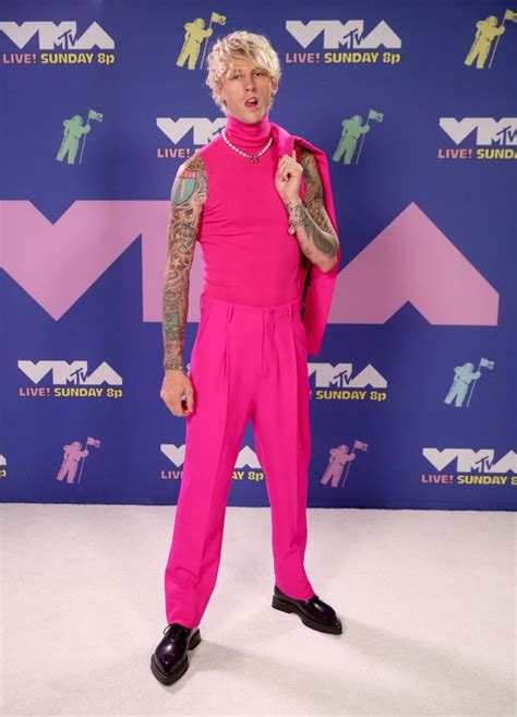 Well we just saw machine gun kelly's vmas preshow performance, and we're nostalgic once again, wishing we could've been front row on that rooftop. Machine Gun Kelly In Berluti @ 2020 MTV Video Music Awards ...