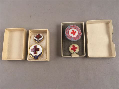 Vintage Ww2 Red Cross Enamel Pin Arc And Cloth Red Cross Volunteer Pin