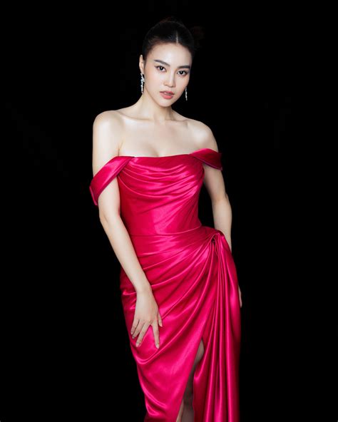 Ninh dương lan ngọc là một nữ diễn viên trẻ được công chúng biết đến khi vào vai nương trong bộ ninh dương lan ngọc bị phản ứng khi đăng clip jun phạm thay quần. Ninh Dương Lan Ngọc táo bạo diện đầm hở ngực, lộ vòng 1 ...