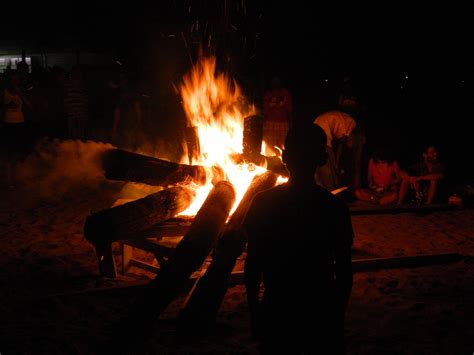 Fotoğraf Gece Ateş Karanlık Kamp Ateşi şenlik Ateşi 2048x1536