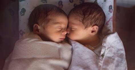 Pour La Deuxième Fois De L Histoire Des Vrais Jumeaux Sont Nés De Sexes Différents Vidéo