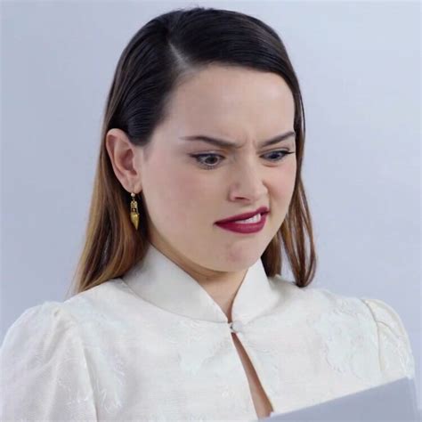 Daisy Ridley Is Work Of Art All By Herself Daisy Ridley Celebrities Female Celebs Driving