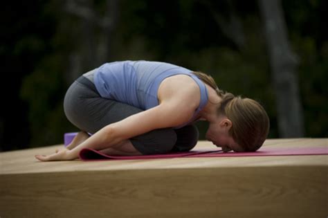 6 động tác yoga làm giảm đau lưng