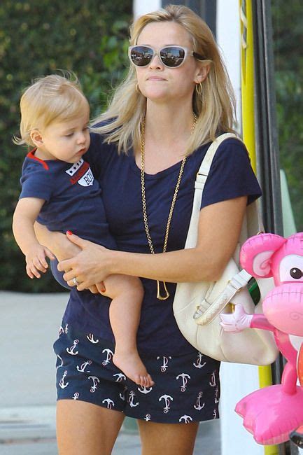 Reese Witherspoon Takes Baby Tennessee To A Toy Store In Brentwood On August Reese Hang On