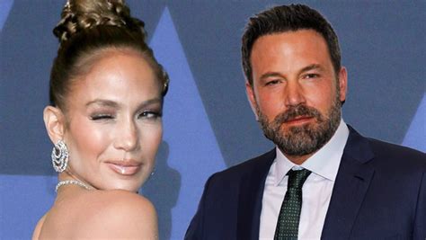 Jennifer lopez and ben affleck could be seen having their arms wrapped around each other during their stroll. Jennifer Lopez & Ben Affleck Kiss Goes Viral After ...