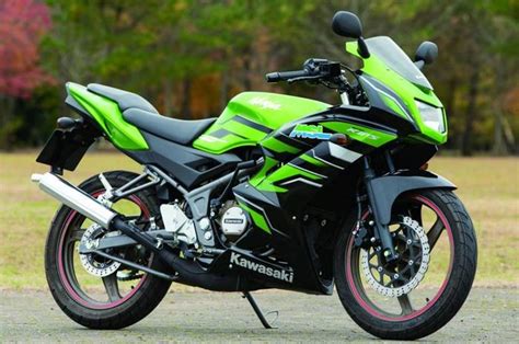 Facelift lagi, strriping baru lagi, warna baru lagi. Harga Fast Moving dan Biaya Servis Kawasaki Ninja 150 RR ...