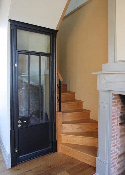 Restaupro vous propose un large choix de matériels et d'équipements pour un achat de caves à vin dont cet équipement fait partie. Porte vitrée en acier pour accès cave, escalier chêne ...