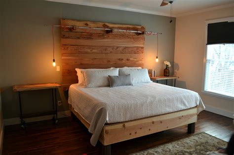 The urban industrial furniture for furnishing a bedroom will look vintage / retro. Rustic Industrial Bedroom