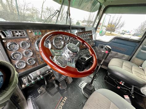 Kenworth W900 Interior