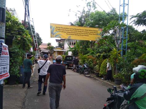 Warga Jurang Mangu Permai Pondok Aren Tangerang Selatan Gelar Aksi Demo